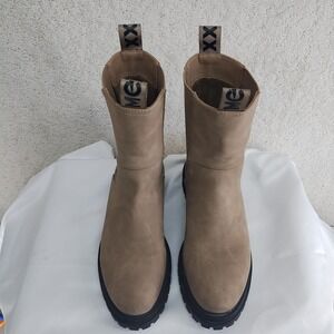 MEXX Boots Womens 7 Tan Chelsea Lug Sole Pull On Ankle Combat Platform Elastic